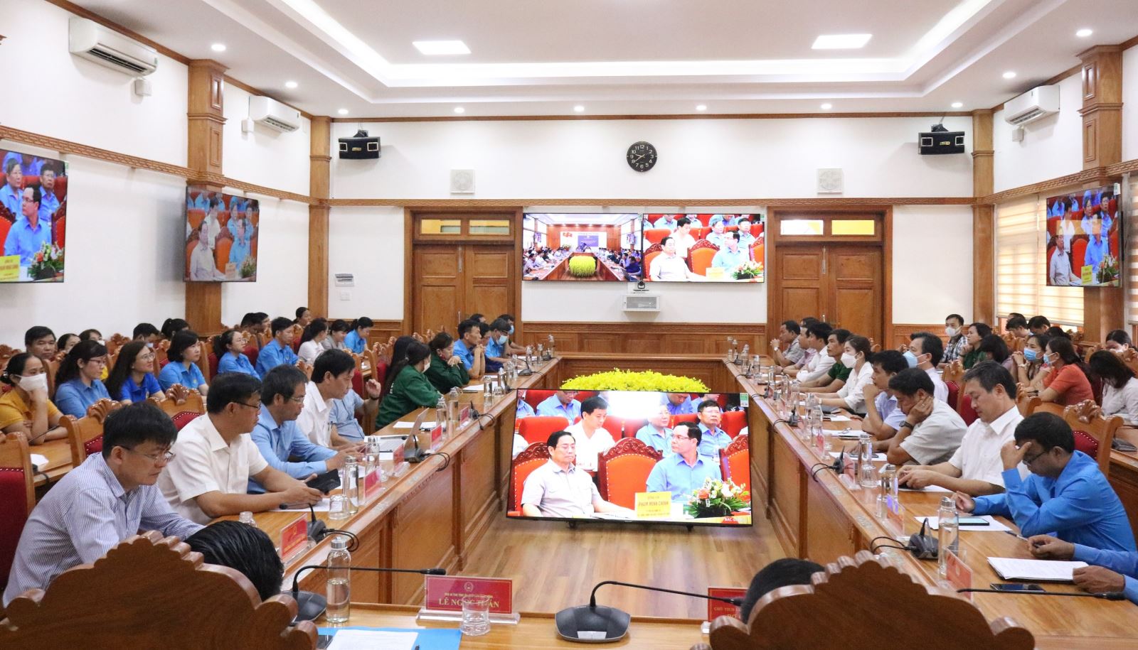 Thủ tướng Chính phủ gặp gỡ, đối thoại với công nhân lao động năm 2022