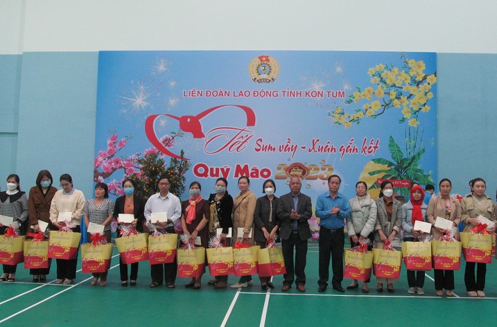 Công đoàn góp sức xây dựng quê hương Kon Tum
