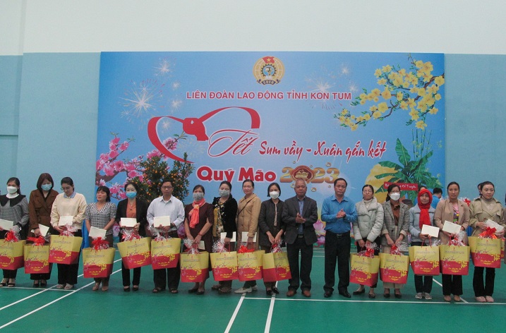 Đoàn viên, người lao động Kon Tum đón tết Nguyên đán Quý Mão trong niềm vui Sum vầy