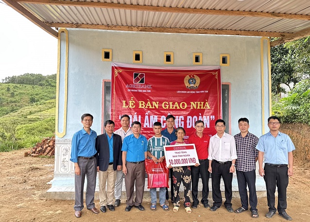 Liên đoàn Lao động tỉnh Kon Tum nghiệm thu, bàn giao nhà  “Mái ấm công đoàn” cho hộ nghèo, khó khăn về nhà ở