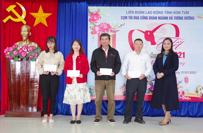 Cụm thi đua Công đoàn ngành và tương đương tổ chức ''Tết sum vầy - Kết nối yêu thương'' Tết Nguyên đán Tân Sửu - 2021