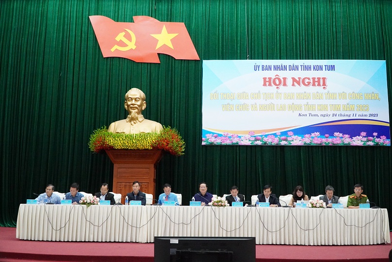 Chủ tịch UBND tỉnh đối thoại với công nhân, viên chức, người lao động