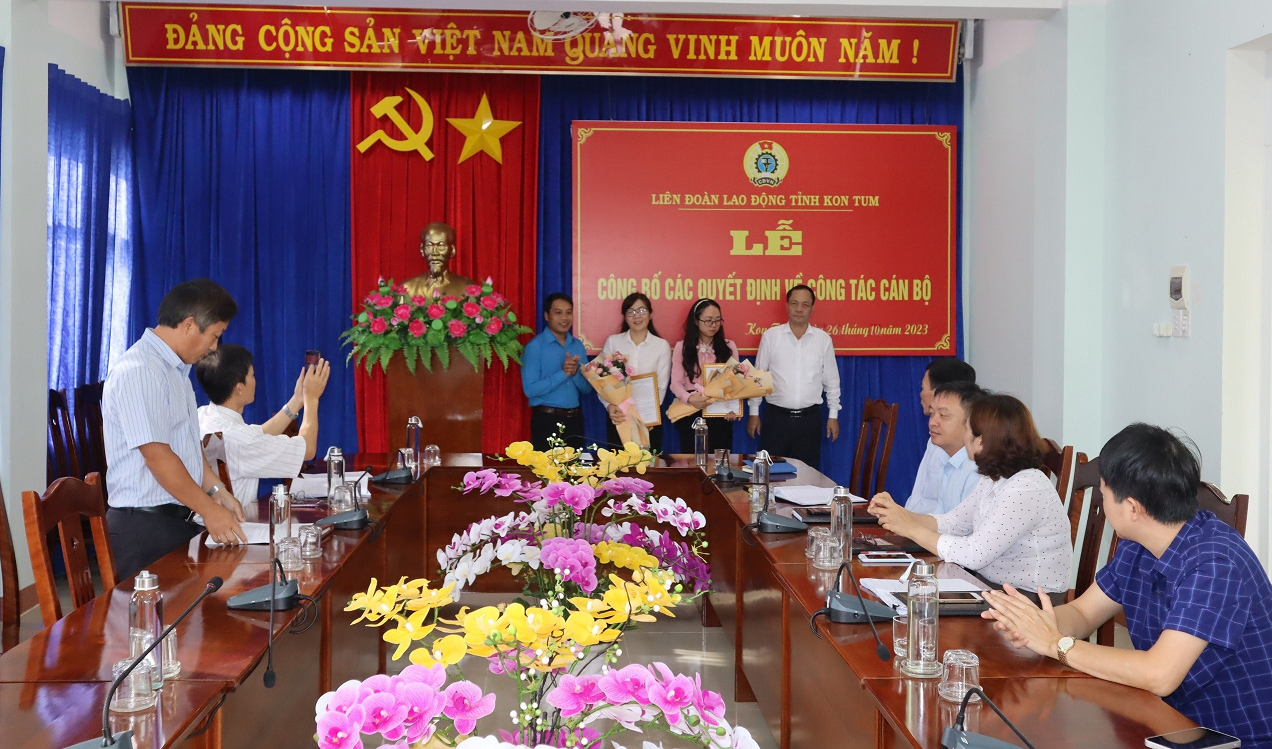 Liên đoàn Lao động tỉnh tổ chức Lễ công bố quyết định về công tác cán bộ