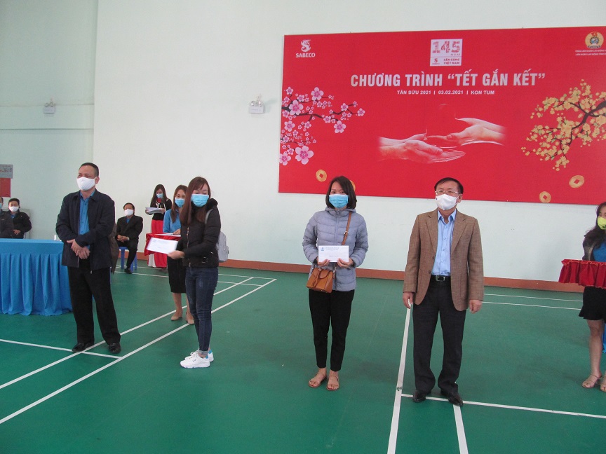 Liên đoàn Lao động tỉnh Kon Tum làm tốt công tác chăm lo, hỗ trợ cho đoàn viên và người lao động có hoàn cảnh khó khăn trong năm 2021