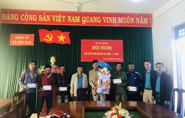 Liên đoàn Lao động tỉnh nắm tình hình sản xuất, kinh doanh, lao động, việc làm và thăm, chúc tết tại một số doanh nghiệp trên địa bàn huyện Ngọc Hồi, Đăk Tô