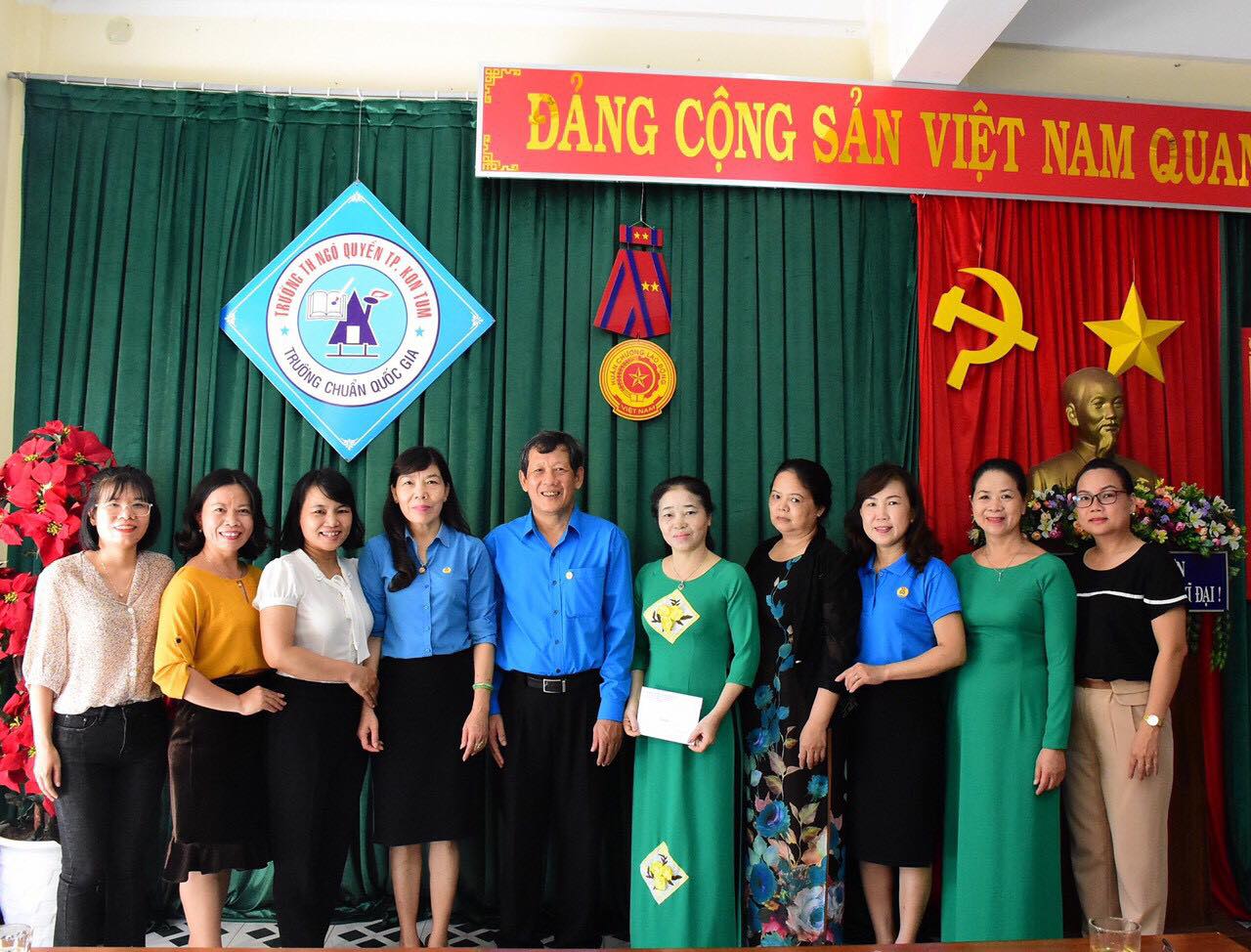 Liên đoàn Lao động tỉnh thăm, tặng quà cho đoàn viên, CNVCLĐ nhân “Tháng công nhân” năm 2020