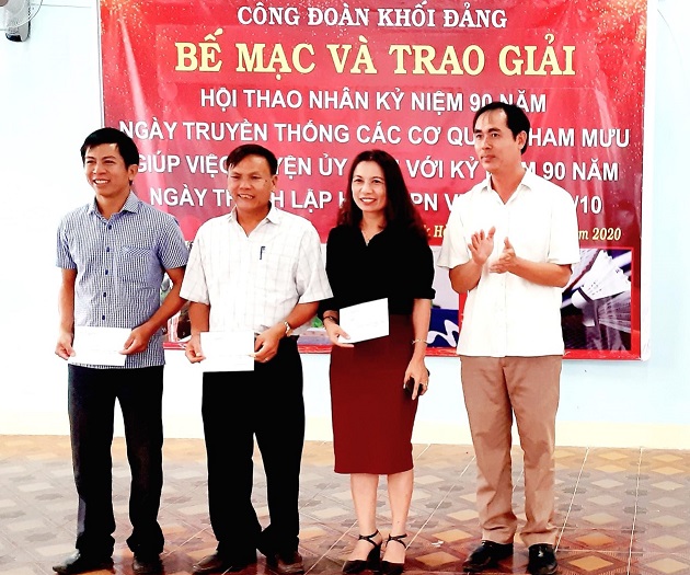 Hội thao chào mừng kỷ niệm 90 năm Ngày truyền thống các cơ quan tham mưu, giúp việc Huyện uỷ, 90 năm Ngày thành lập Hội Liên hiệp phụ nữ Việt Nam.
