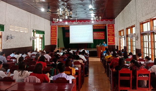 Liên đoàn Lao động huyện Đăk Glei tập huấn bồi dưỡng lý luận chính trị và nghiệp vụ công đoàn năm 2021