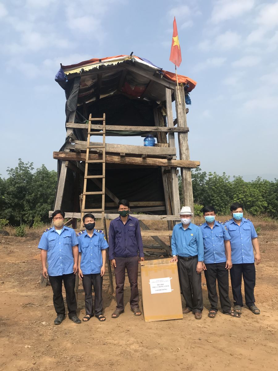 Tất cả vì an toàn vườn cây. Trực chiến 24/24h trong ngày, chia ca tuần tra canh gác tại tất cả các điểm nóng,…tất cả vì an toàn vườn cây trong mùa chống cháy.