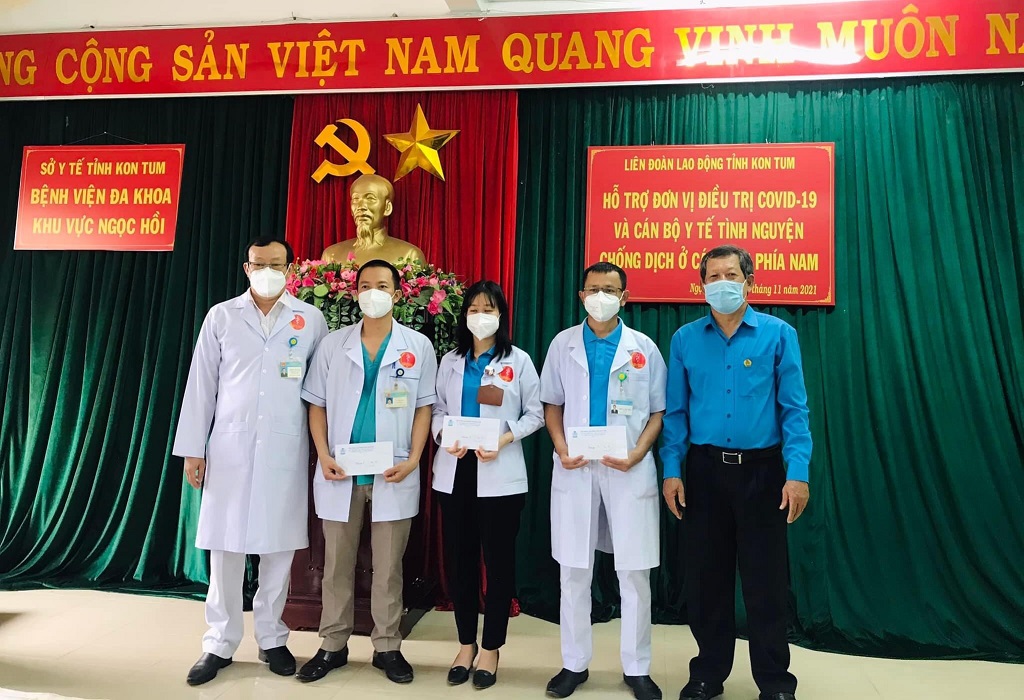 Liên đoàn Lao động tỉnh thăm, động viên tập thể tuyến đầu phòng, chống dịch và hỗ trợ đoàn viên bị ảnh hưởng Covid-19