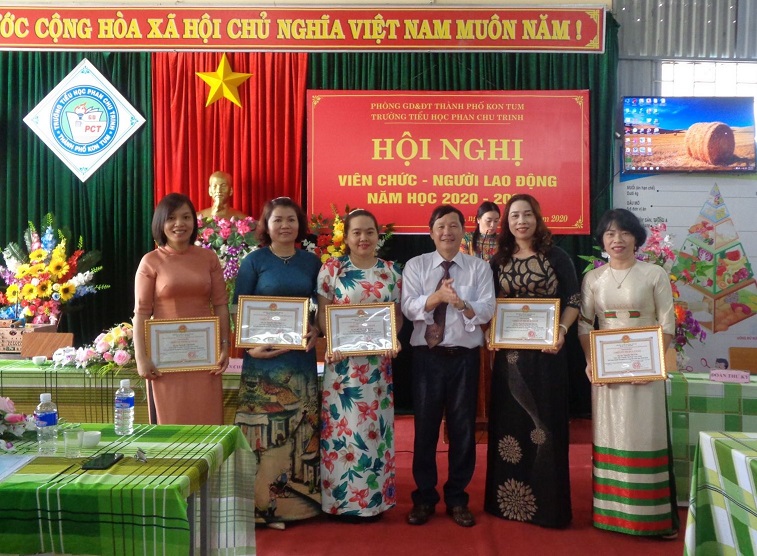Hội nghị Viên chức và Người lao động Năm học 2020 – 2021 các Công đoàn cơ sở thuộc Liên đoàn Thành phố Kon Tum.