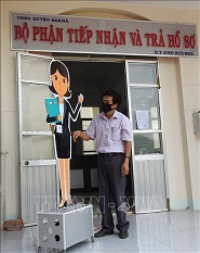 Mô hình nhân viên tự động nhắc nhở biện pháp  phòng, chống dịch COVID-19