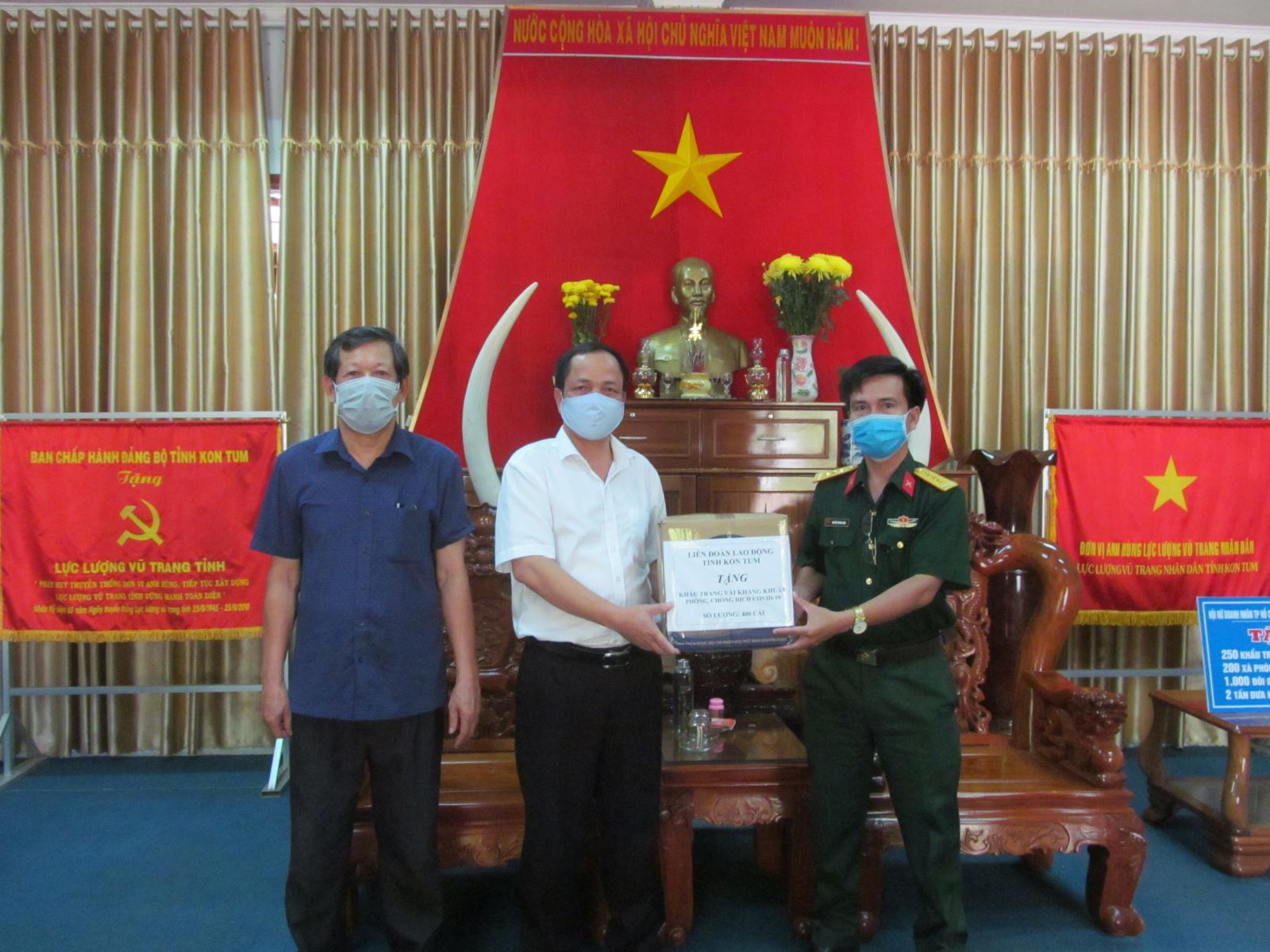 Liên đoàn Lao động tỉnh Kon Tum tích cực, chủ động tham gia phòng, chống dịch Covid-19 để chăm lo, bảo vệ tốt hơn cho người lao động.