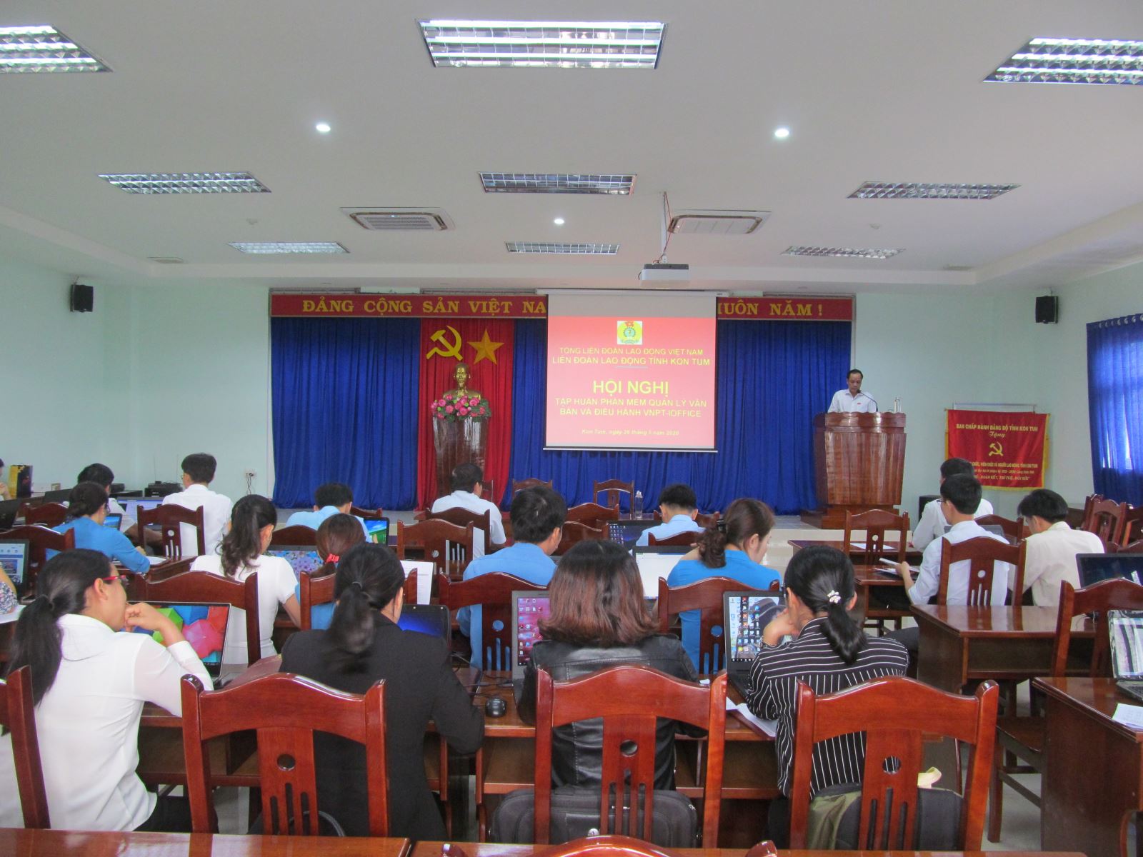 Hội nghị tập huấn phần mềm Hệ thống quản lý văn bản và điều hành VNPT - iOffice