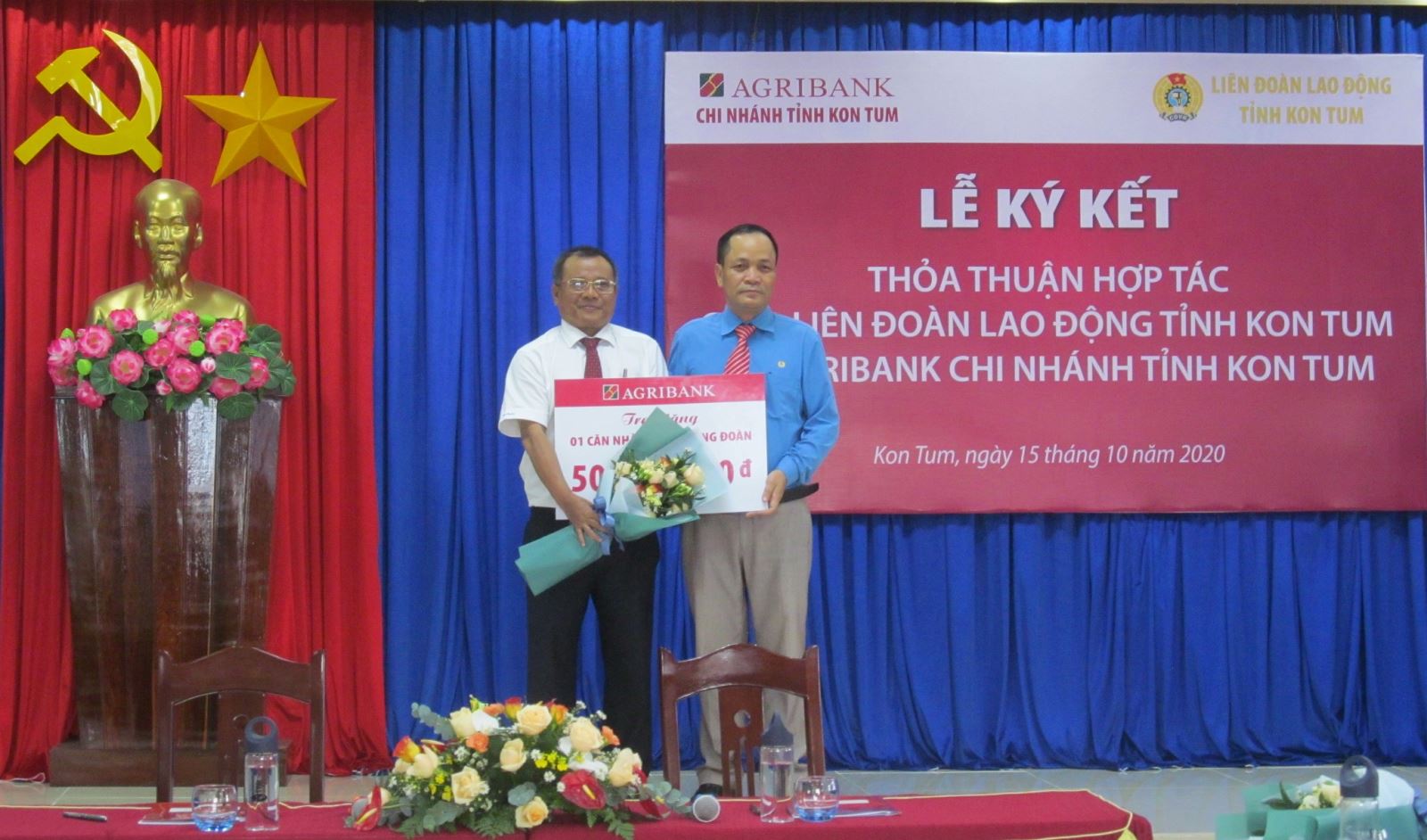 Nghiệm thu, bàn giao nhà “Mái ấm công đoàn” cho đoàn viên