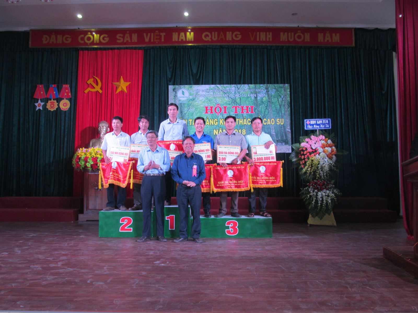 CÔNG ĐOÀN VỚI VIỆC HỌC TẬP, LÀM THEO TƯ TƯỞNG HỒ CHÍ MINH VỀ THI ĐUA YÊU NƯỚC THỜI KỲ MỚI