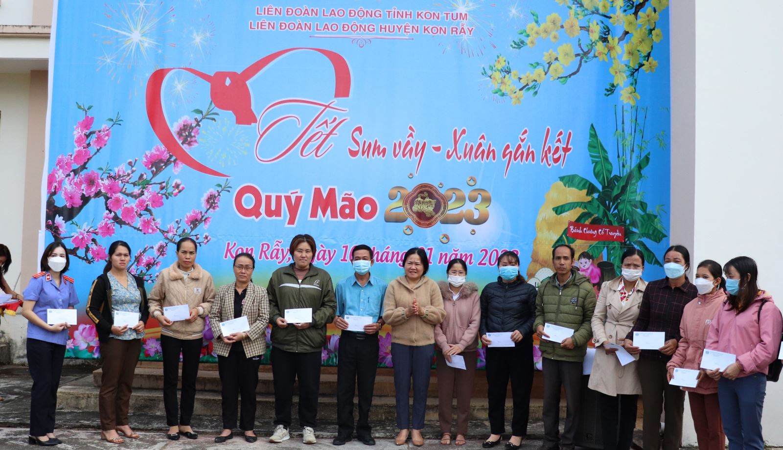 Liên đoàn Lao động huyện Kon Rẫy tổng kết hoạt động năm 2022; trao quà cho đoàn viên, người lao động