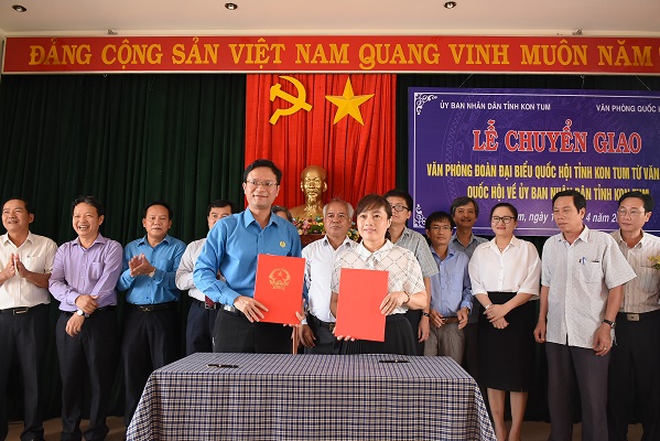 Chuyển giao Công đoàn cơ sở Văn phòng Đoàn Đại biểu Quốc hội tỉnh từ Công đoàn Văn phòng Quốc hội về Công đoàn Viên chức tỉnh Kon Tum