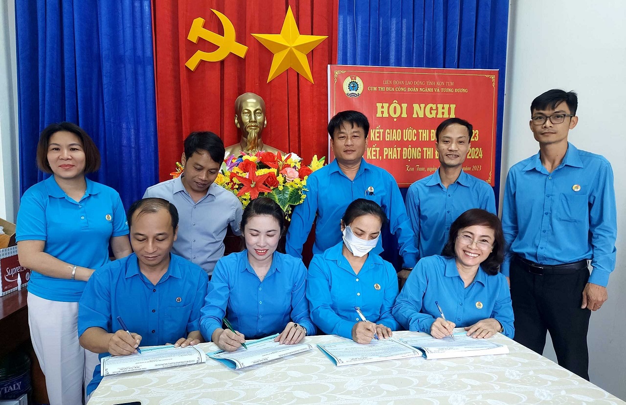 Cụm thi đua công đoàn ngành và tương đương tổng kết giao ước thi đua năm 2023 và phát động, ký kết thi đua năm 2024