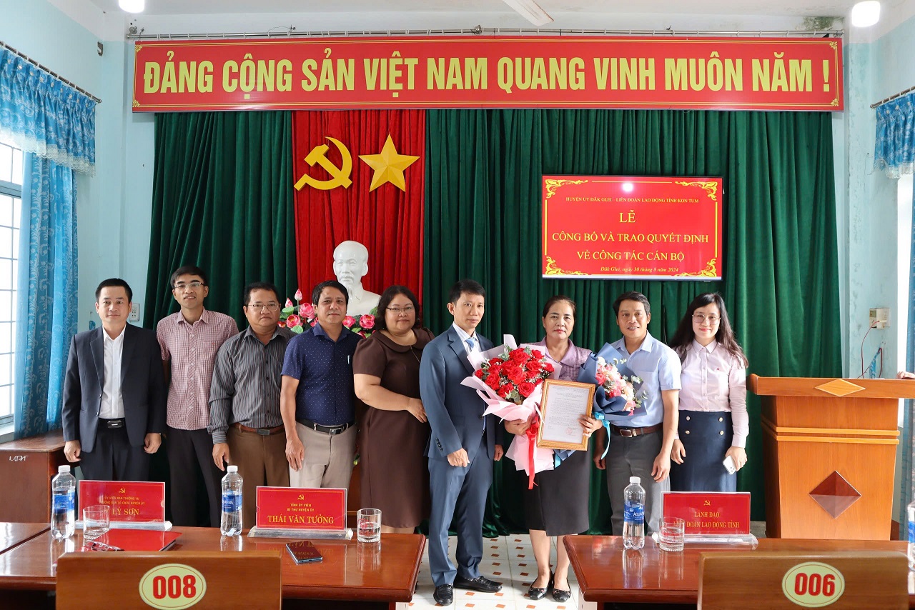 Lễ công bố và trao quyết định bổ nhiệm Chủ tịch Liên đoàn Lao động huyện Đăk Glei, nhiệm kỳ 2023 - 2028
