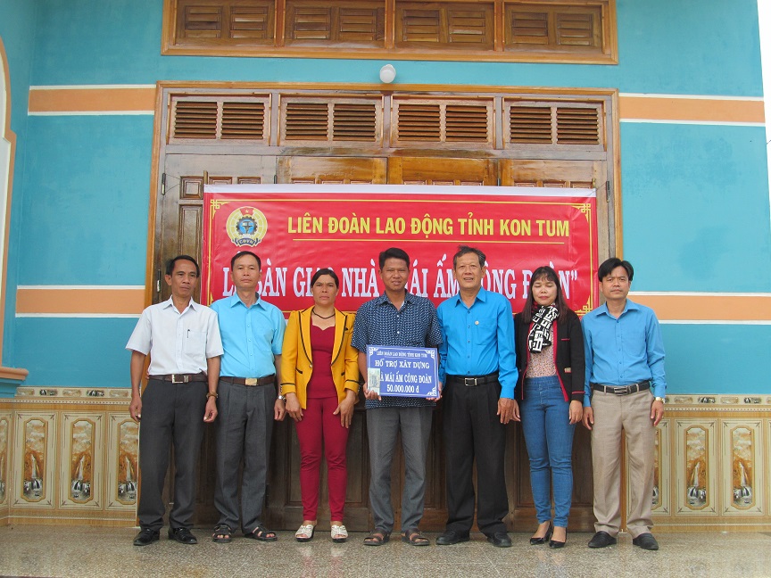 Nghiệm thu, gắn biển, bàn giao nhà “Mái ấm công đoàn”