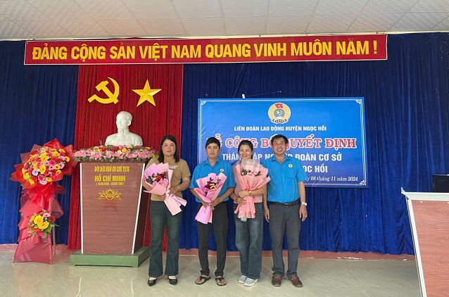 LỄ CÔNG BỐ QUYẾT ĐỊNH KẾT NẠP ĐOÀN VIÊN VÀ THÀNH LẬP NGHIỆP ĐOÀN BÁN VÉ SỐ 01 TẠI NGỌC HỒI