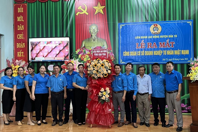 Liên đoàn Lao động huyện Đăk Tô tổ chức ra mắt thành lập công đoàn cơ sở doanh nghiệp ngoài nhà nước
