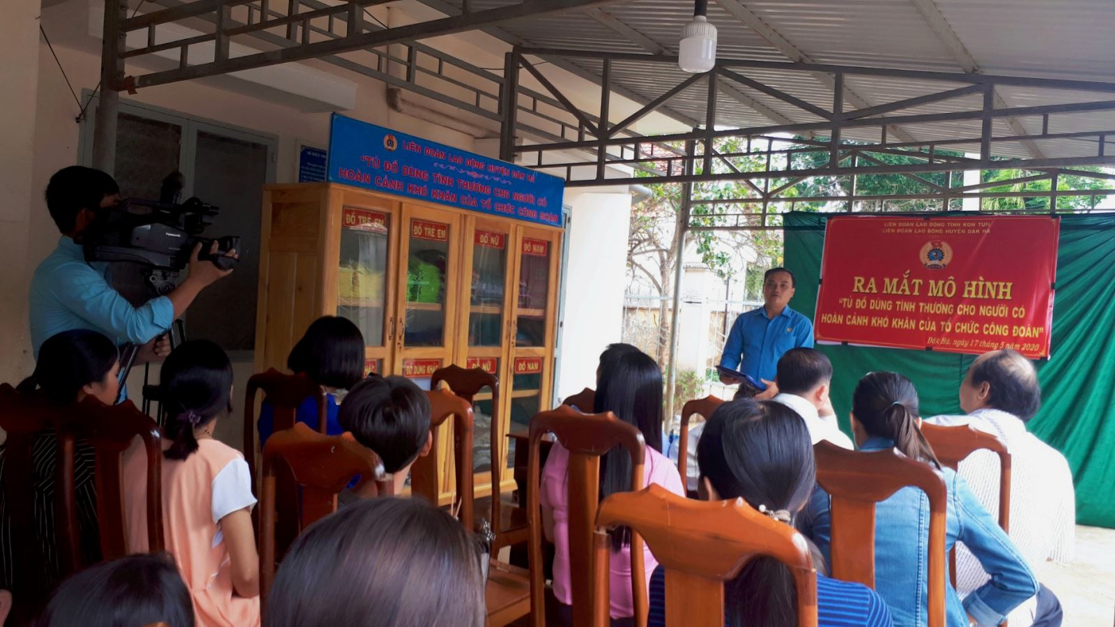 Liên đoàn Lao động huyện Đắk Hà: Ra mắt mô hình “Tủ đồ dùng tình thương cho người có hoàn cảnh khó khăn của tổ chức công đoàn”