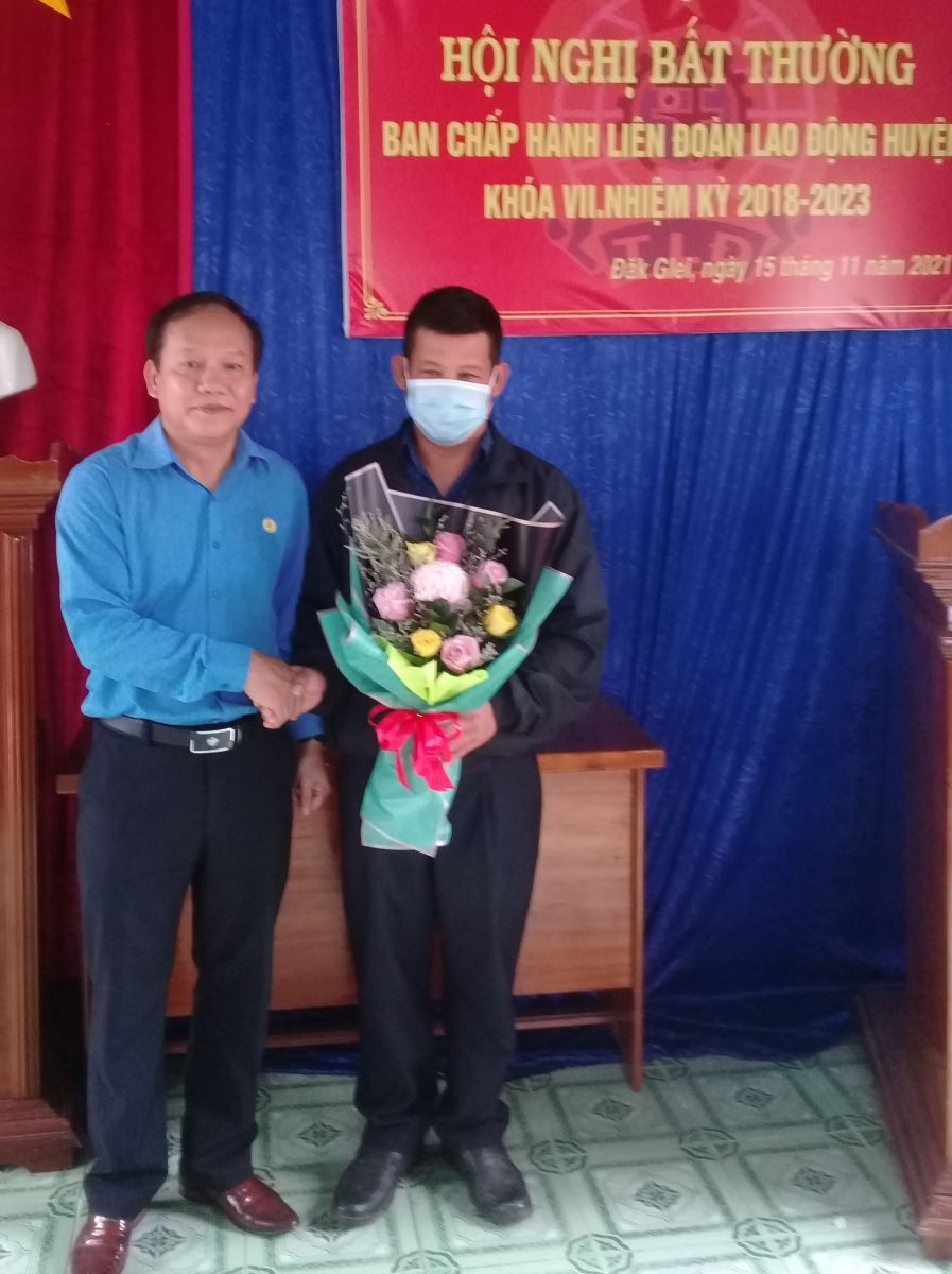 Liên đoàn Lao động huyện Đăk Glei bầu Chủ tịch mới