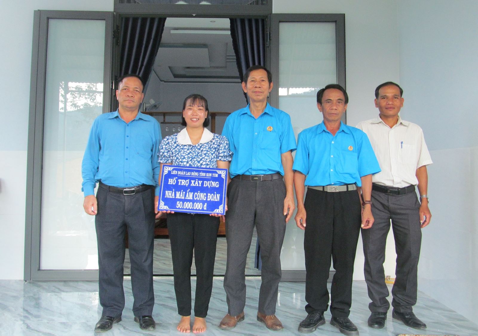 Nghiệm thu, bàn giao 02 căn nhà “Mái ấm Công đoàn”  cho đoàn viên tại huyện Sa Thầy