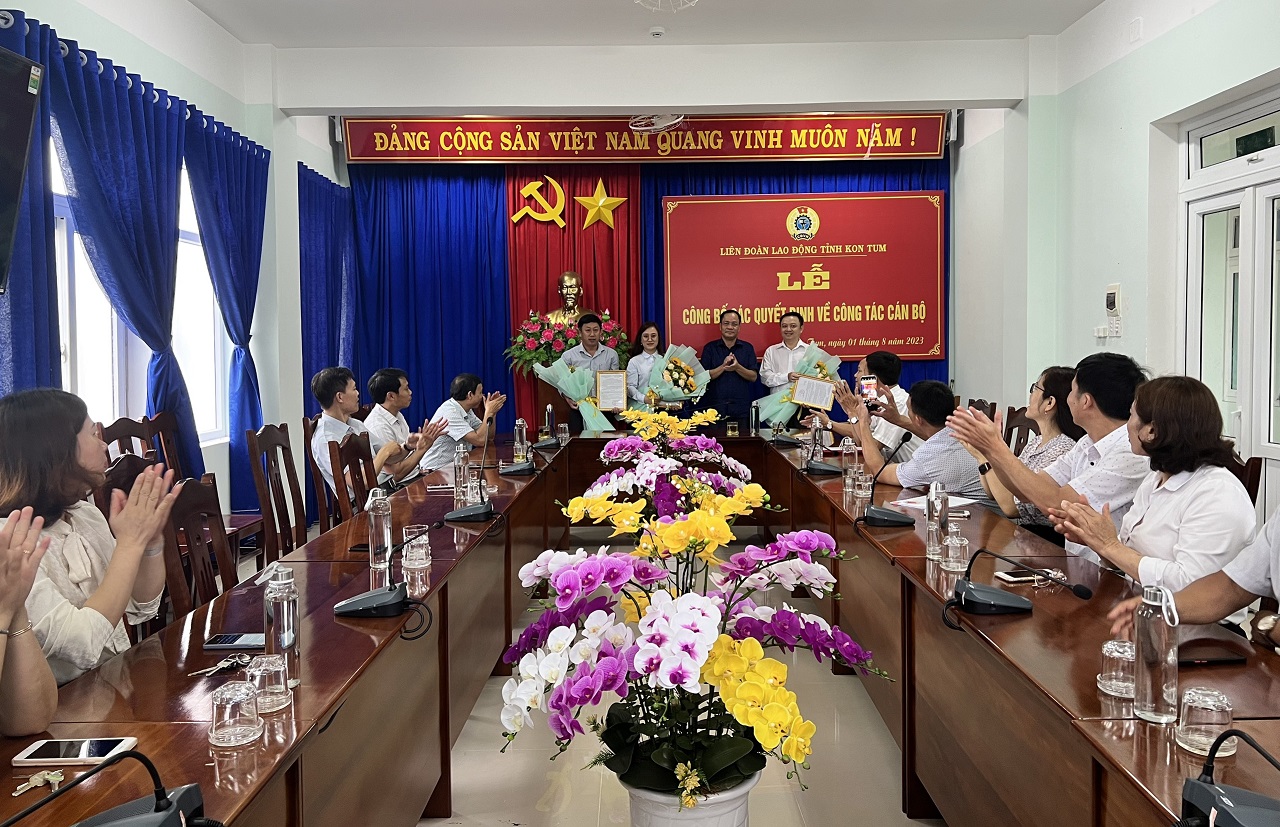 Liên đoàn Lao động tỉnh tổ chức Lễ công bố quyết định về công tác cán bộ