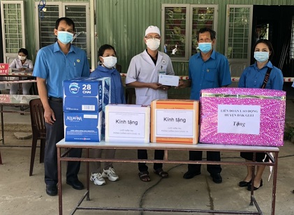 CÔNG ĐOÀN TỈNH KON TUM ĐỒNG HÀNH VỚI CHÍNH QUYỀN TRONG VIỆC THỰC HIỆN “MỤC TIÊU KÉP” VÀ CHĂM LO CHO NGƯỜI LAO ĐỘNG