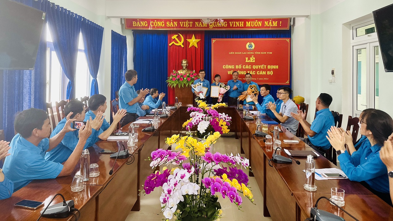 Liên đoàn Lao động tỉnh tổ chức Lễ công bố quyết định về công tác cán bộ