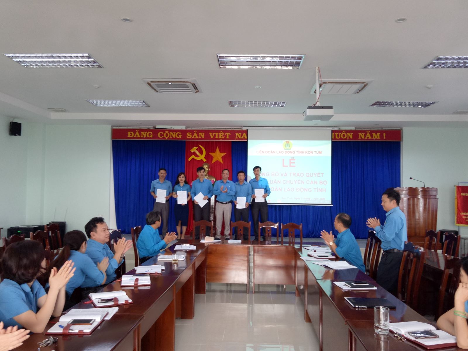Lễ trao Quyết định điều động, bổ nhiệm đối với cán bộ, công chức Liên đoàn Lao động tỉnh