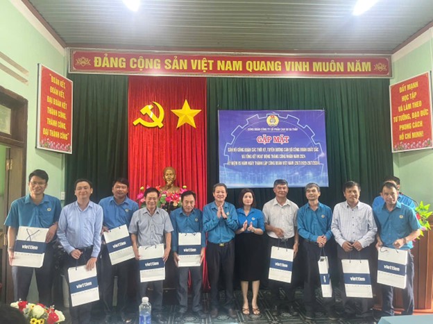 CÔNG ĐOÀN CAO SU SA THẦY GẶP MẶT TRI ÂN CÁN BỘ CÔNG ĐOÀN VÀ TUYÊN DƯƠNG ĐOÀN VIÊN CÔNG ĐOÀN XUẤT SẮC