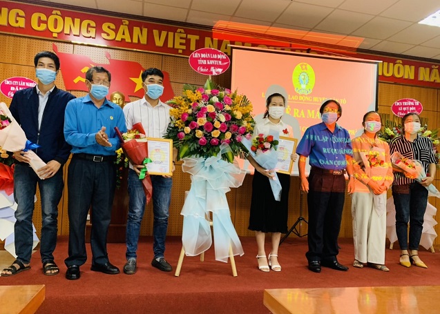 Liên đoàn Lao động huyện Đăk Tô tổ chức ra mắt thành lập 02 công đoàn cơ sở doanh nghiệp ngoài nhà nước