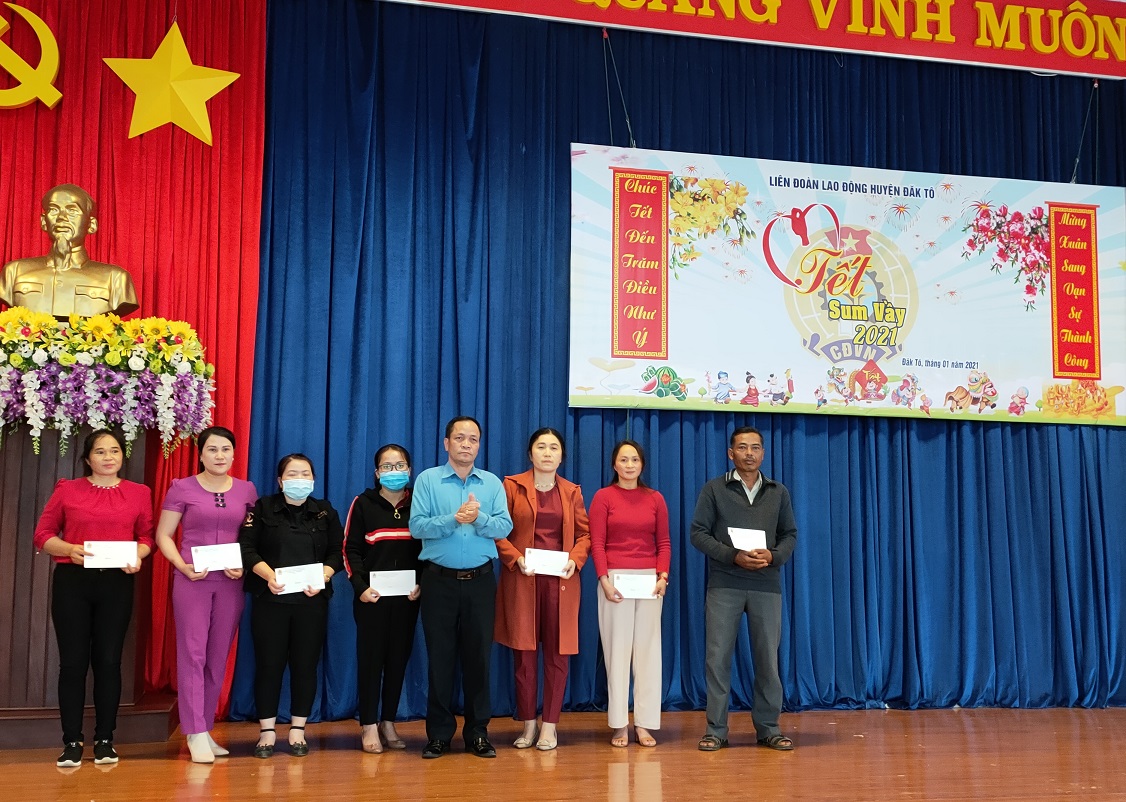 Liên đoàn Lao động huyện Đăk Tô tổ chức Chương trình “Tết Sum vầy” xuân Tân Sửu năm 2021