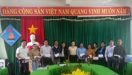 Công đoàn ngành Giáo dục tỉnh thăm, hỗ trợ giáo viên, học sinh thiệt hại do bão số 9