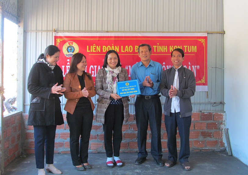 Kon Tum Tết này nhiều đoàn viên khó khăn về nhà ở có nhà mới ăn Tết