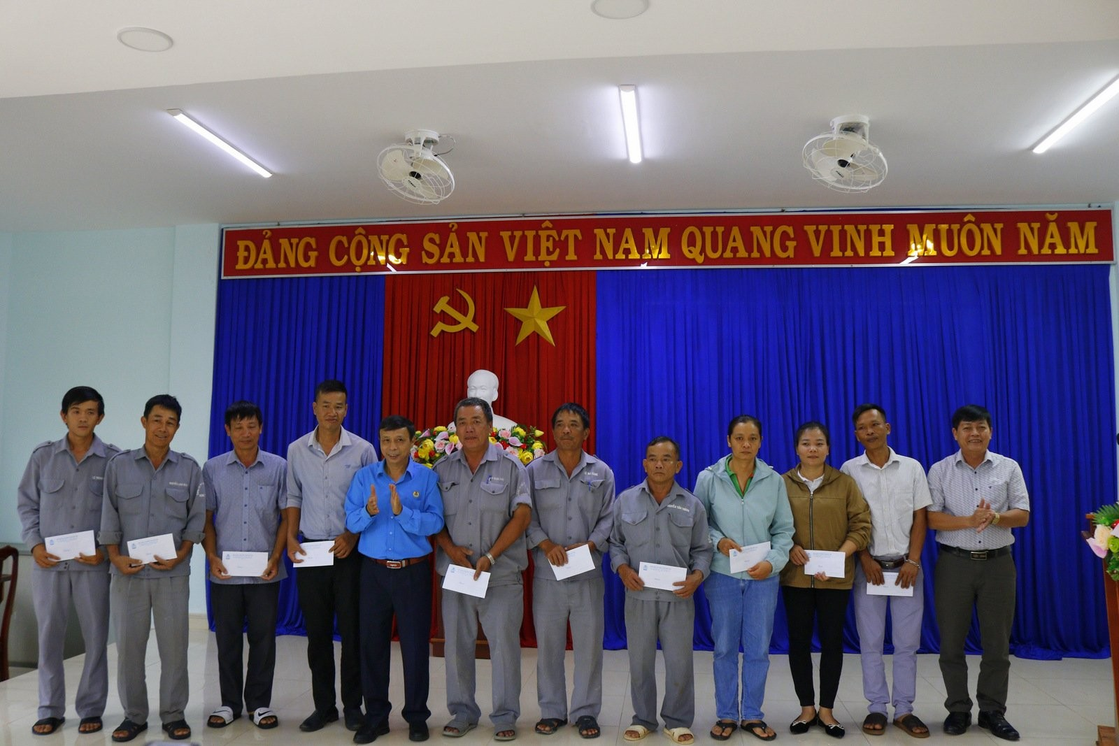 Quan tâm chăm lo đời sống, việc làm cho người lao động