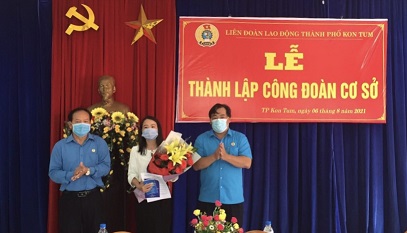 Thành lập Công đoàn cơ sở Quỹ Tín dụng nhân dân Quyết Thắng