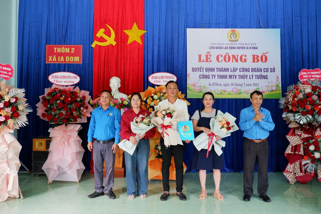 Liên đoàn Lao động huyện Ia H’Drai tổ chức Lễ ra mắt thành lập Công đoàn cơ sở