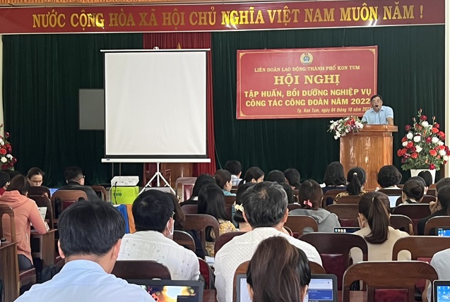Liên đoàn Lao động Thành phố tập huấn công tác Đại hội Công đoàn nhiệm kỳ 2023- 2028