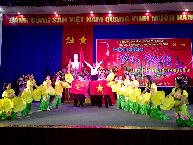 Hội diễn văn nghệ chào mừng Đại hội Đảng bộ Trường Cao đẳng Cộng đồng Kon Tum lần thứ II, nhiệm kỳ 2020 - 2025