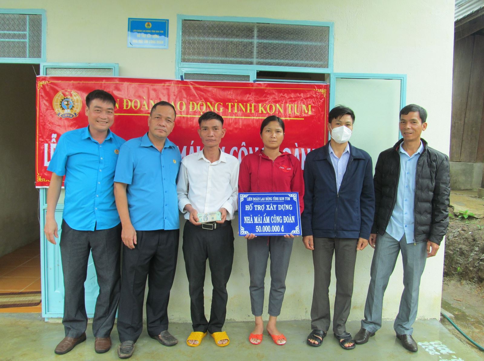Liên đoàn Lao động tỉnh nghiệm thu, bàn giao nhà “Mái ấm Công đoàn” cho đoàn viên tại xã Ngọk Tem, huyện KonPLong