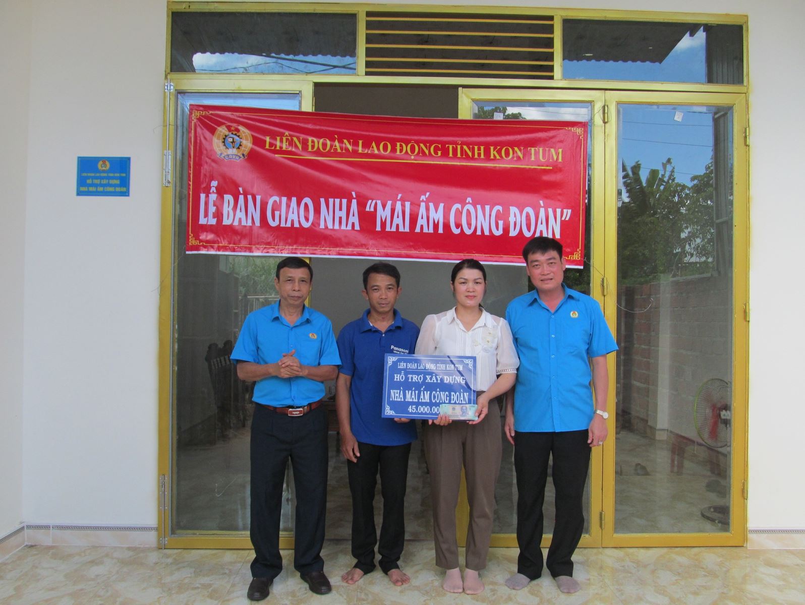 Liên đoàn Lao động tỉnh Kon Tum nghiệm thu, bàn giao nhà “Mái ấm công đoàn” cho đoàn viên nhân dịp Quốc Khánh 02/9