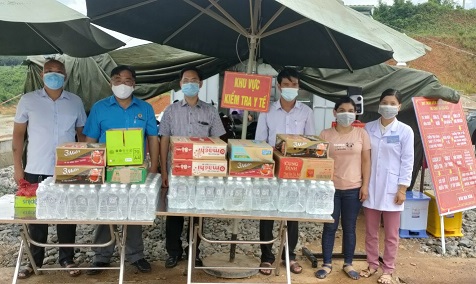 Các cấp công đoàn tiếp tục hỗ trợ các lực lượng tuyến đầu phòng, chống dịch Covid-19